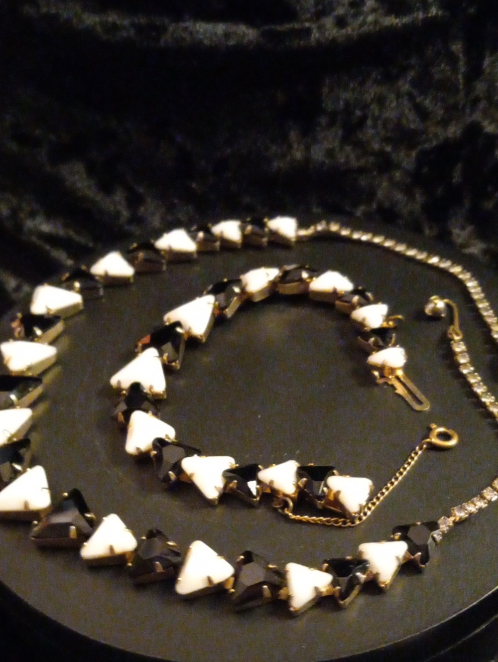 Vintage Black and White Triangle Link Necklace 16 In.